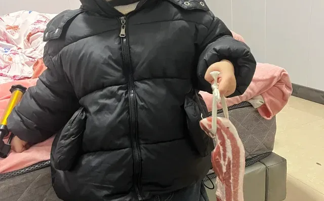 幼儿园里老师说叫带五花肉到学校里腌制 说在学校里腌制好了 就带回去吃 给爸妈吃