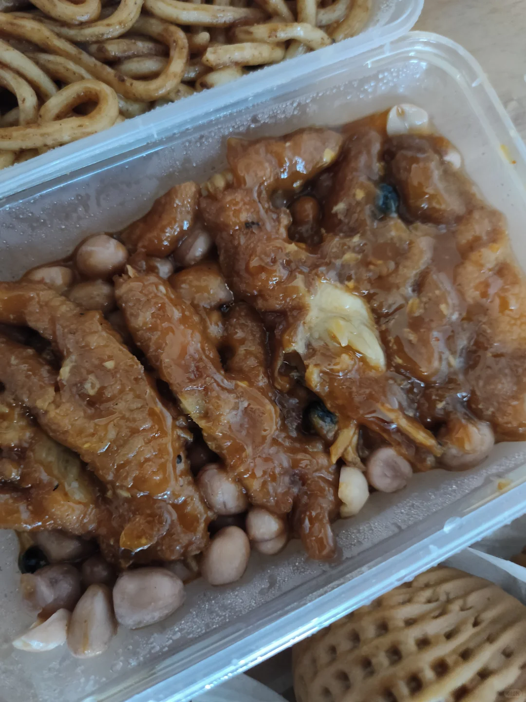 吃廉价午餐，委屈如潮水涌上心头