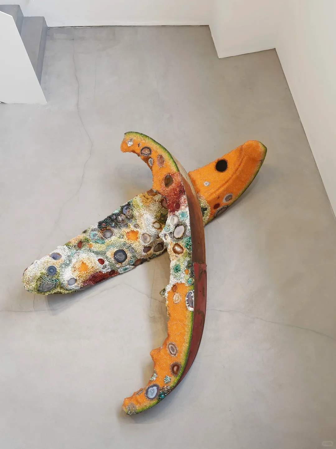 Kathleen Ryan：用宝石雕刻腐烂