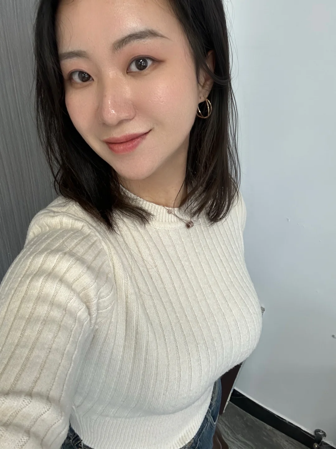 最近被网友炮轰又老又丑，换了发型有没好点？