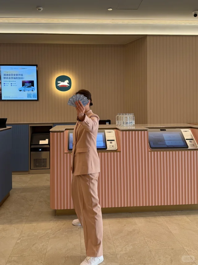 我是酒店前台，请攻击我最薄弱的地方超有氛围感华住会酒店前台汉庭