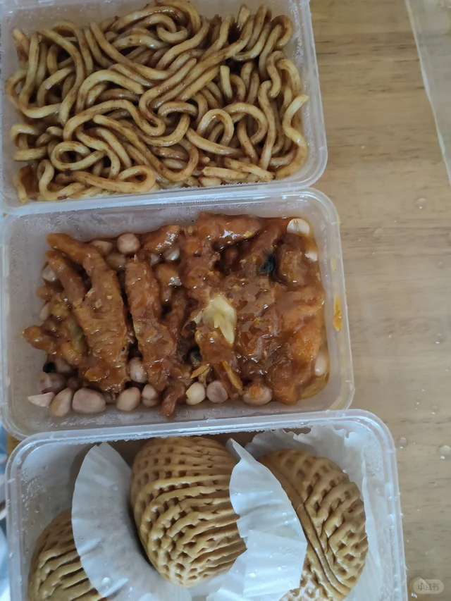 吃廉价午餐，委屈如潮水涌上心头