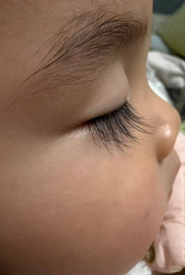 睫毛会随着年龄一直长吗？