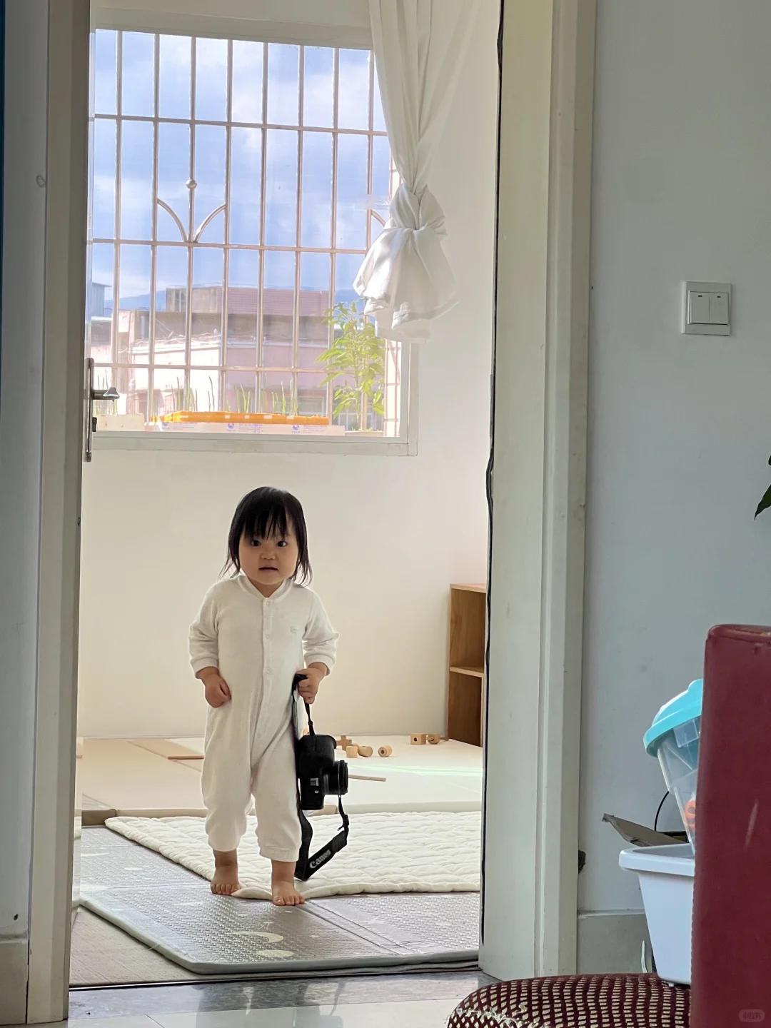 她提着我的1万6，她在笑，我在哭……