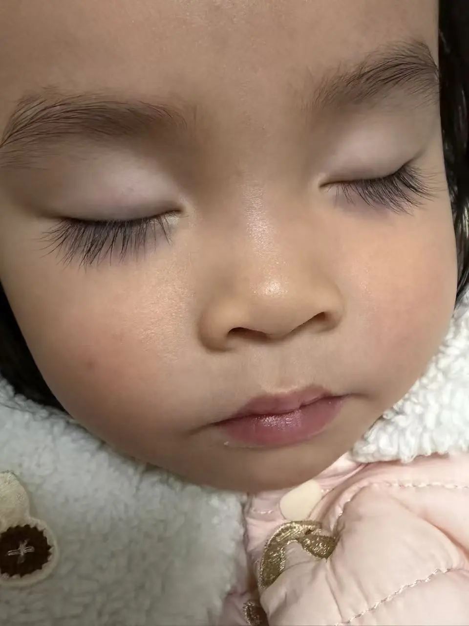 睫毛会随着年龄一直长吗？