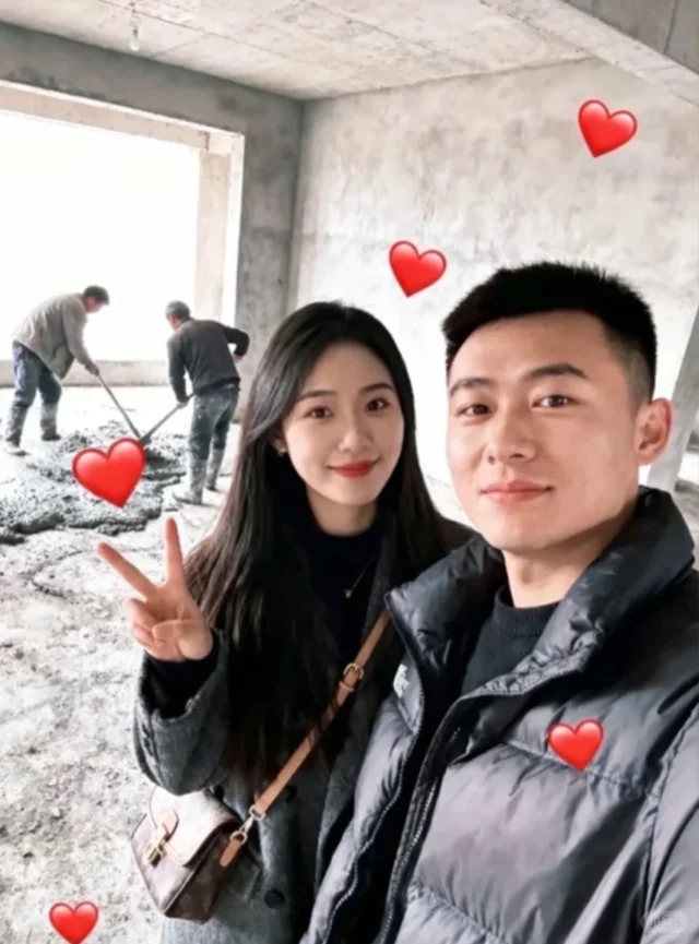 因为我在外面有人了，前妻和我离婚，分开后孩子跟我，她就去外面工作了。六一假期的时