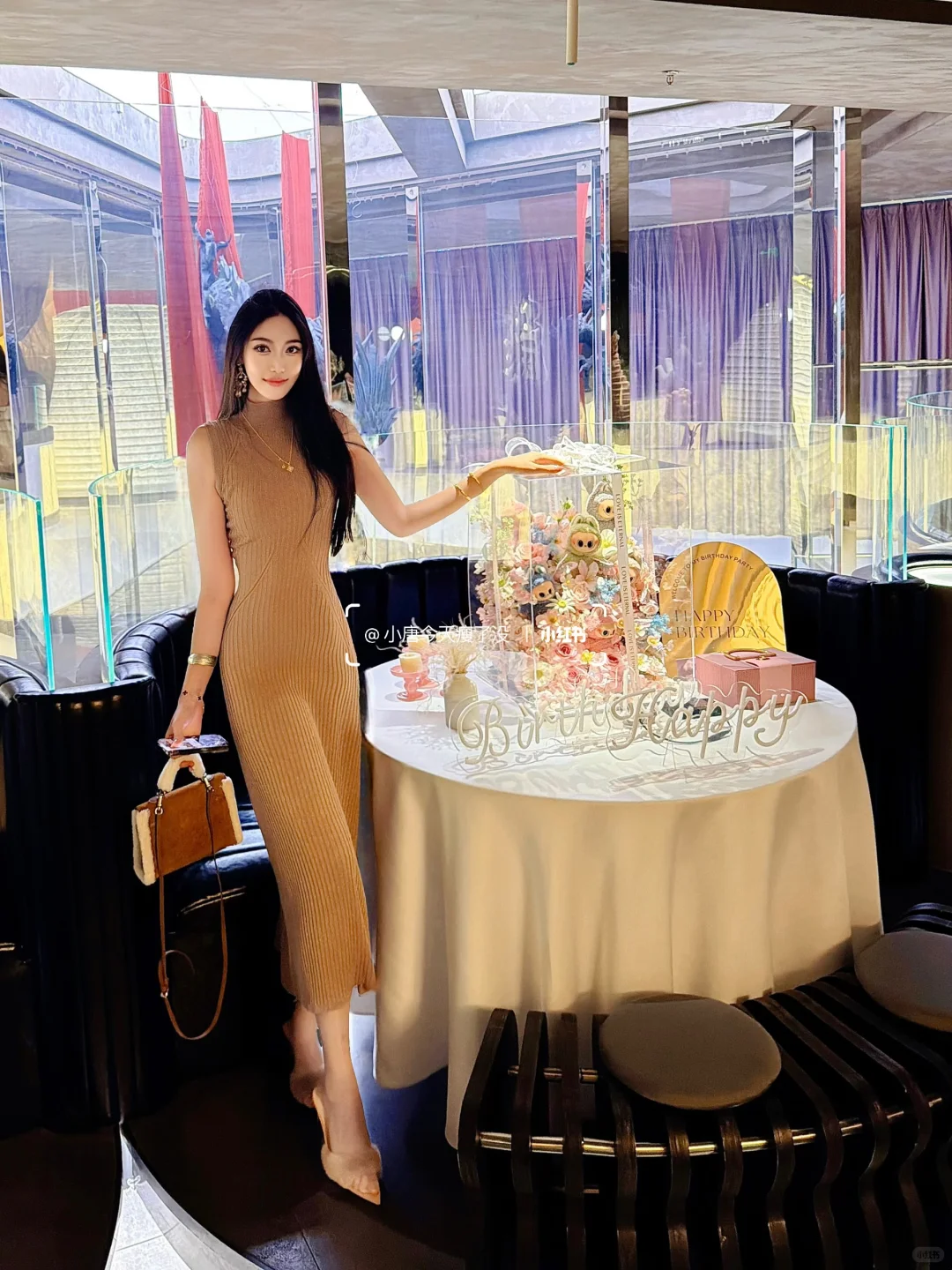 和漂亮女孩吃漂亮饭