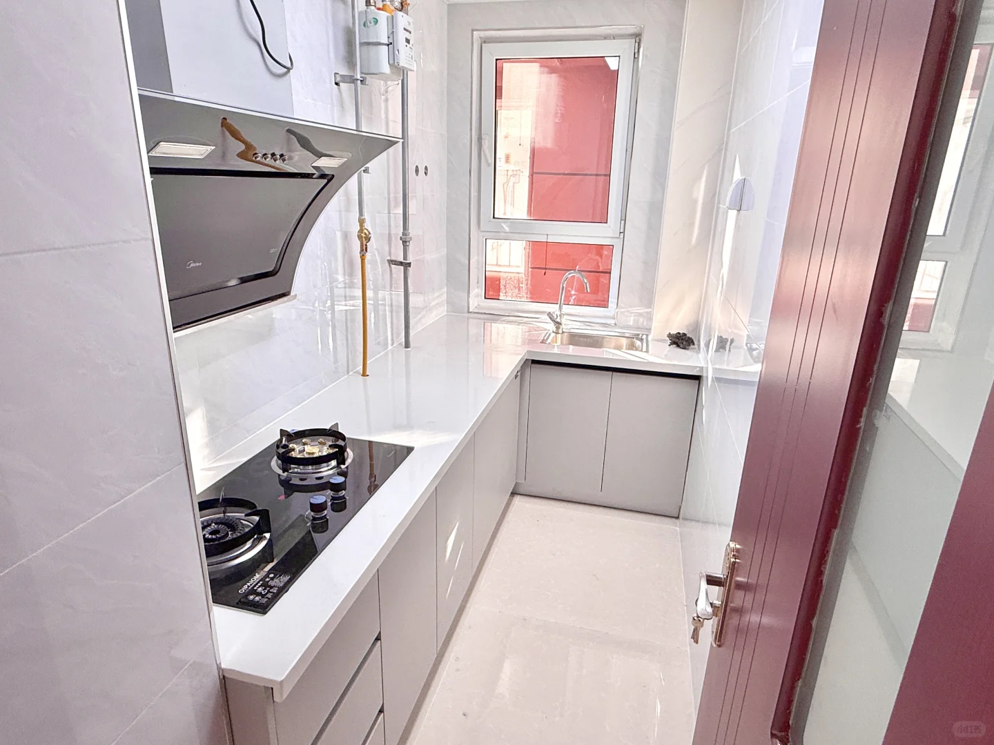 邢台租房捡到宝！钢铁路阳面两居直接包暖气