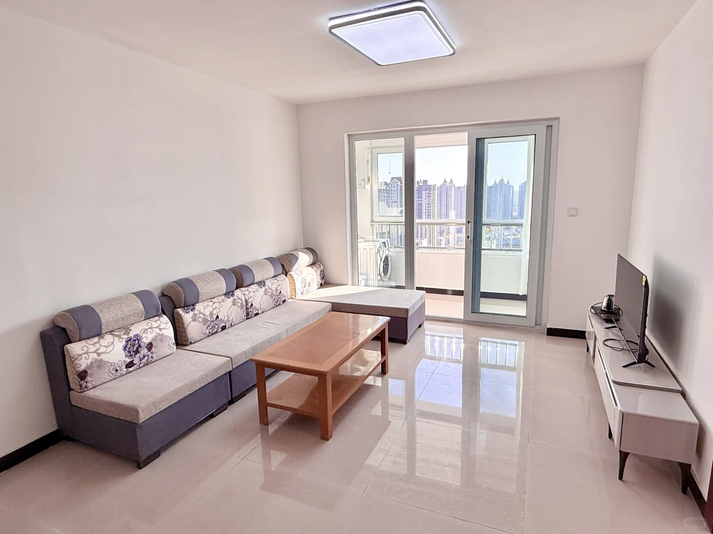 邢台租房捡到宝！钢铁路阳面两居直接包暖气