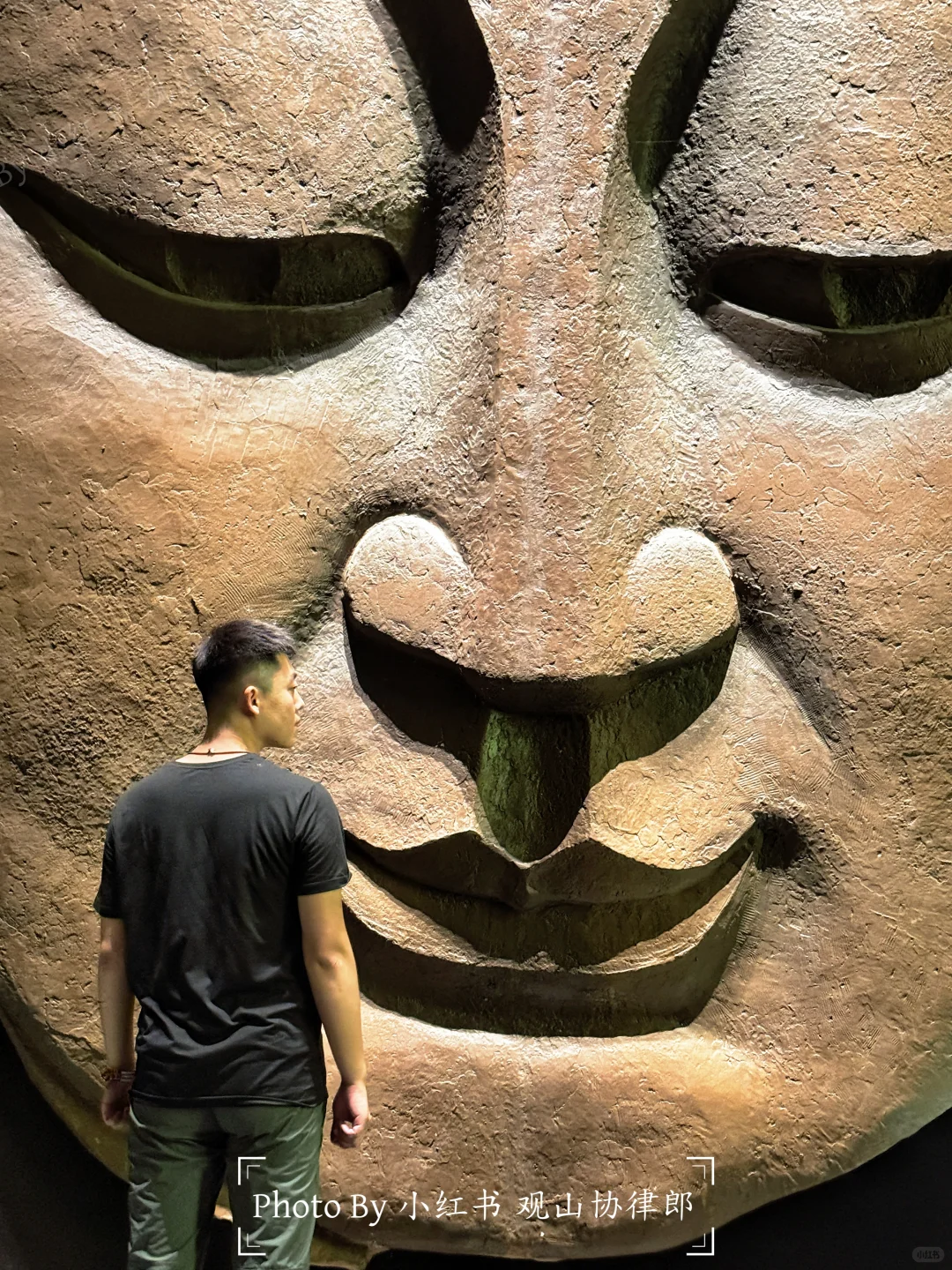 早知道就洗个头再来响堂山石窟了