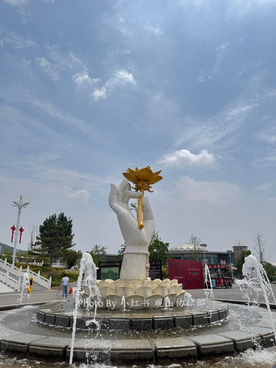 早知道就洗个头再来响堂山石窟了