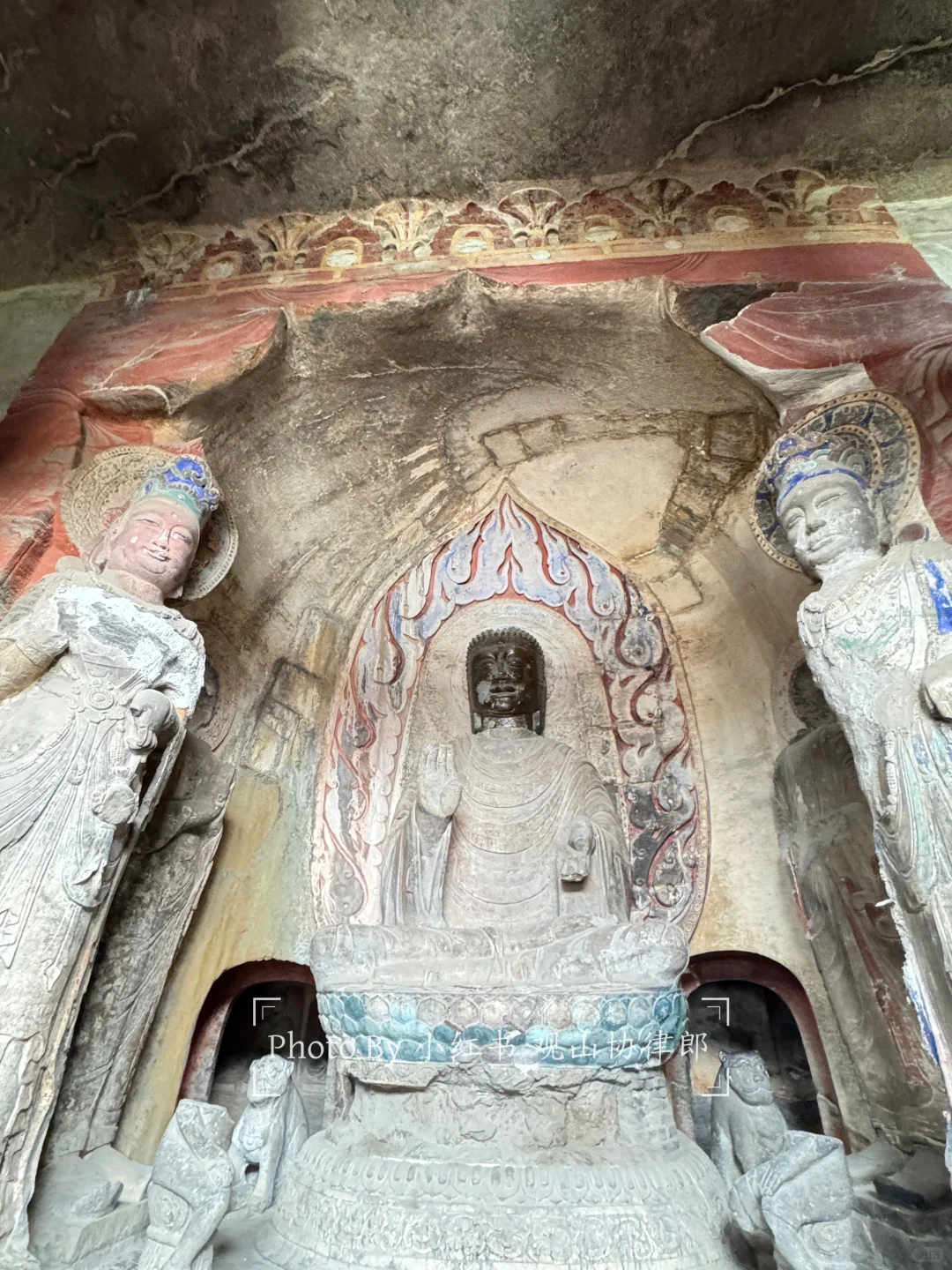 早知道就洗个头再来响堂山石窟了