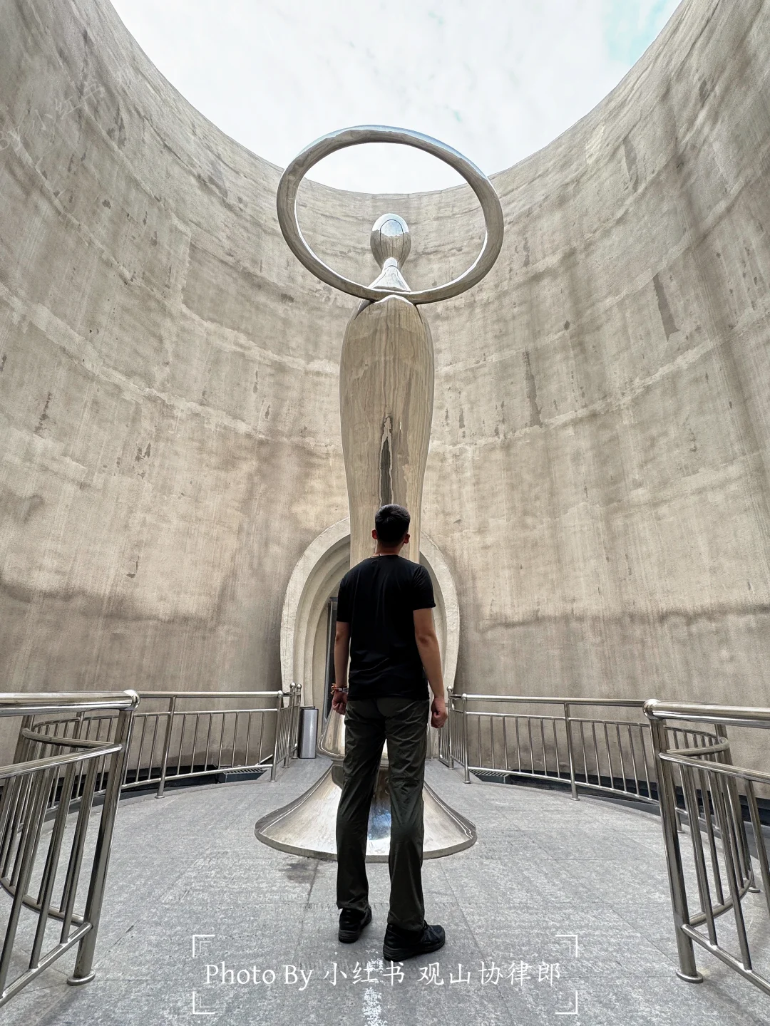 早知道就洗个头再来响堂山石窟了