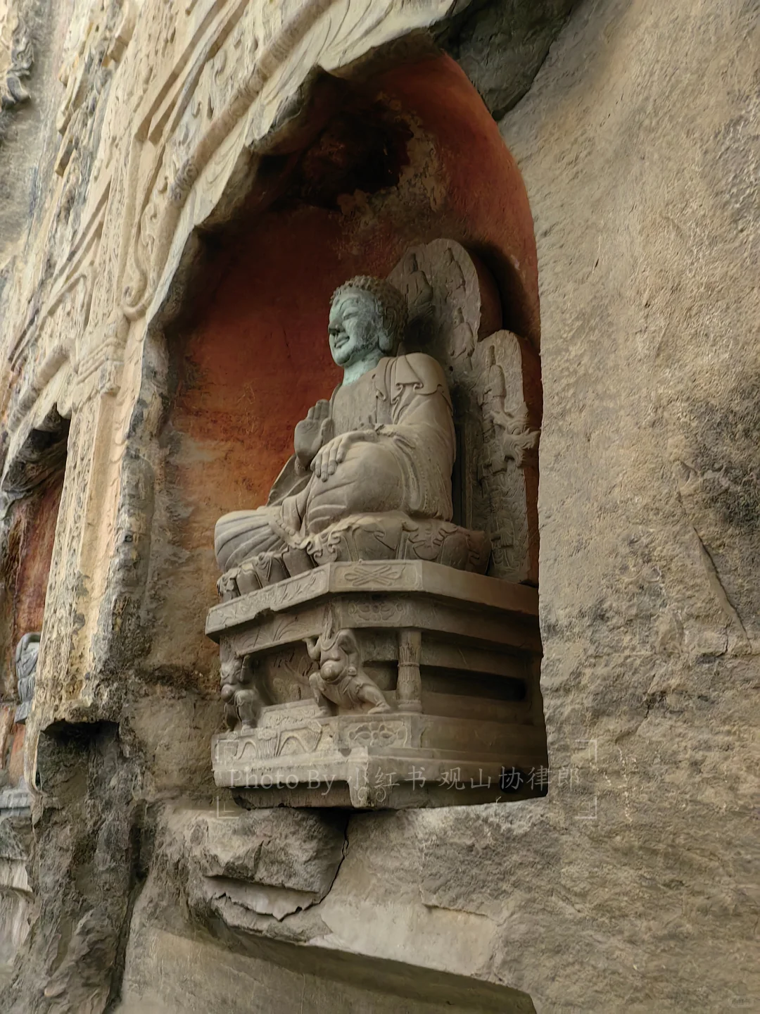 早知道就洗个头再来响堂山石窟了