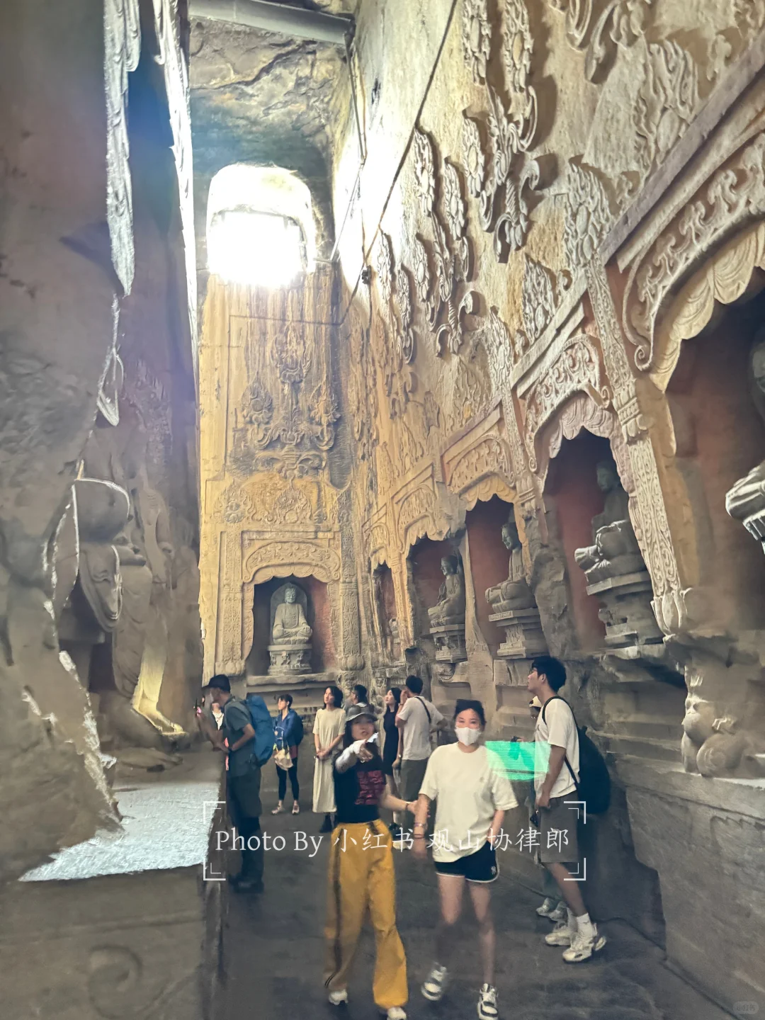 早知道就洗个头再来响堂山石窟了