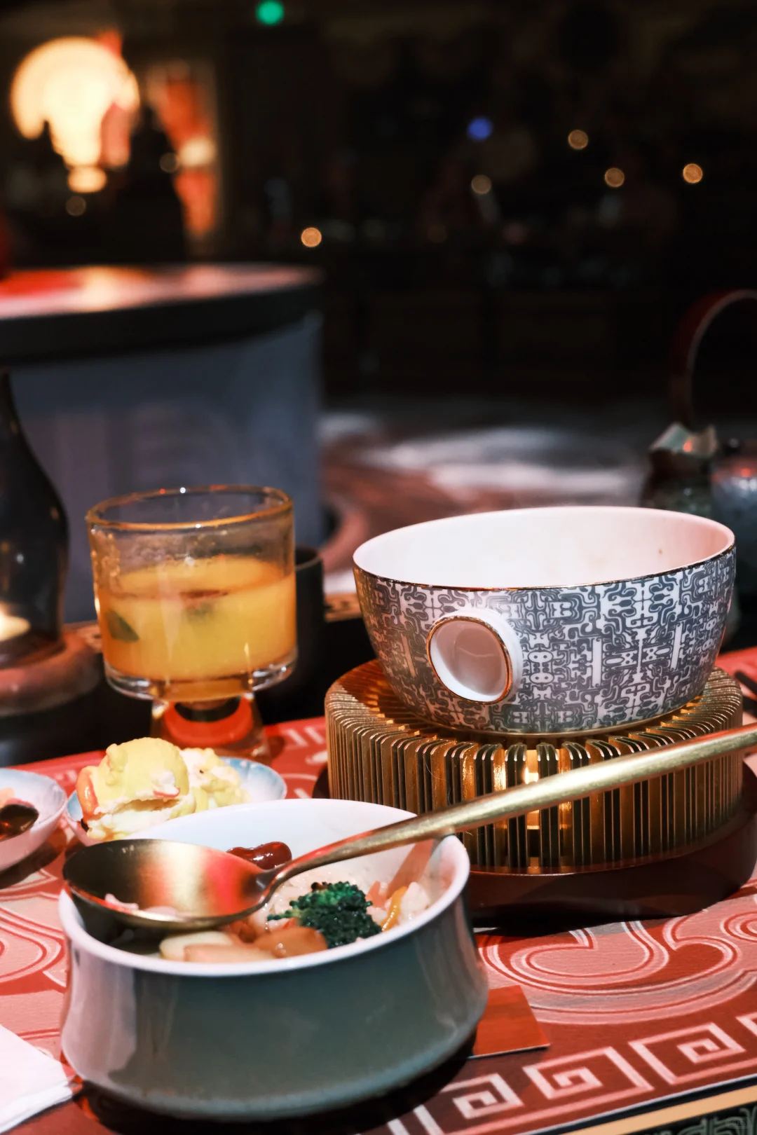 今日无事，勾栏听曲