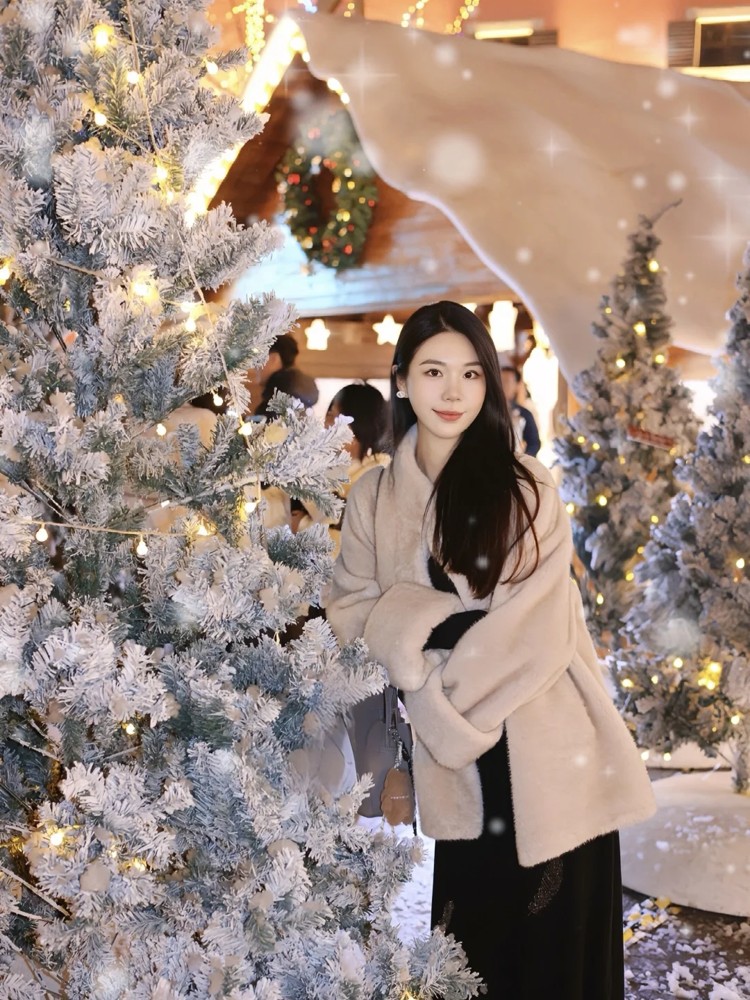 （石家庄）下雪❄️啦！北国奥莱9周年飘雪中……