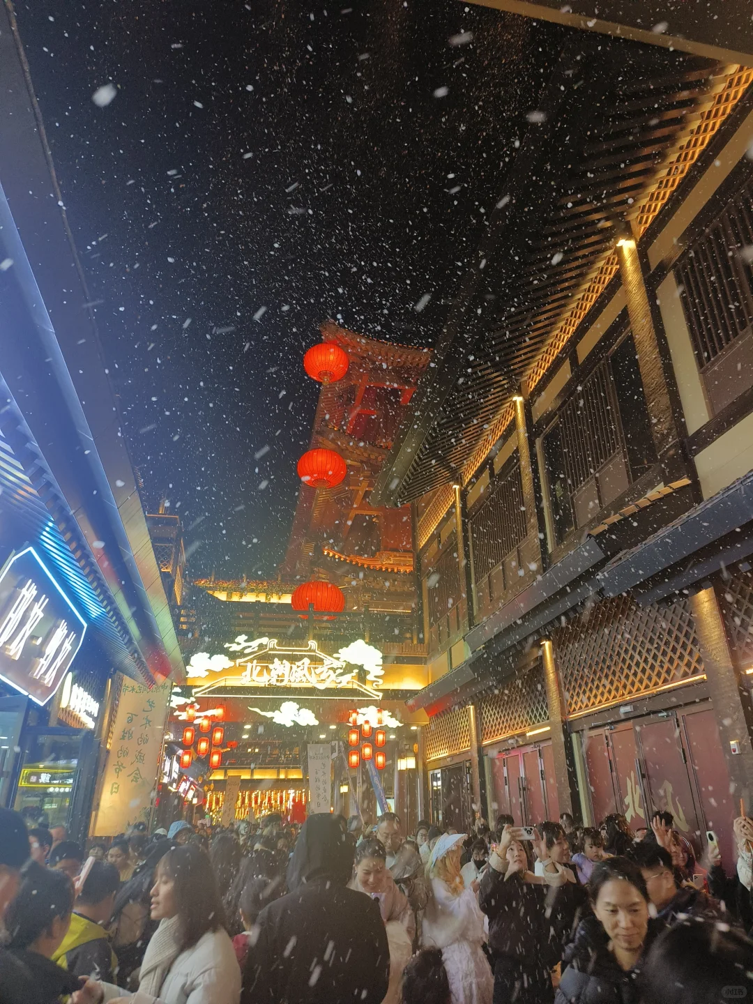 今晚的邯郸道不只一万人。。。