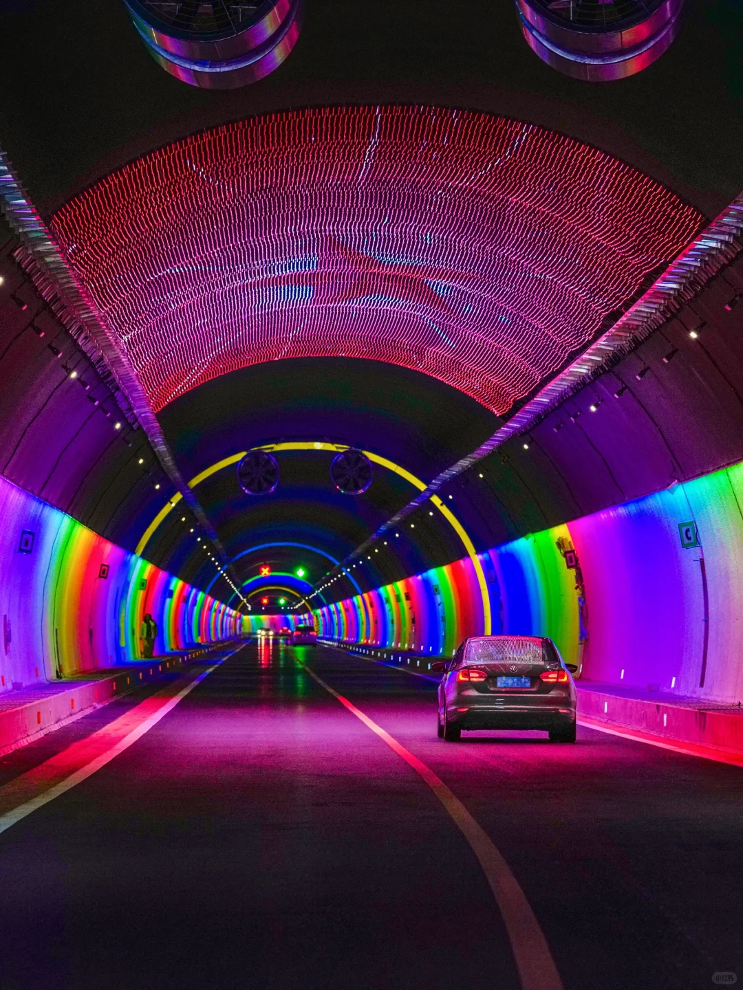 太行山里的新隧道——“彩”到极致便是潮？