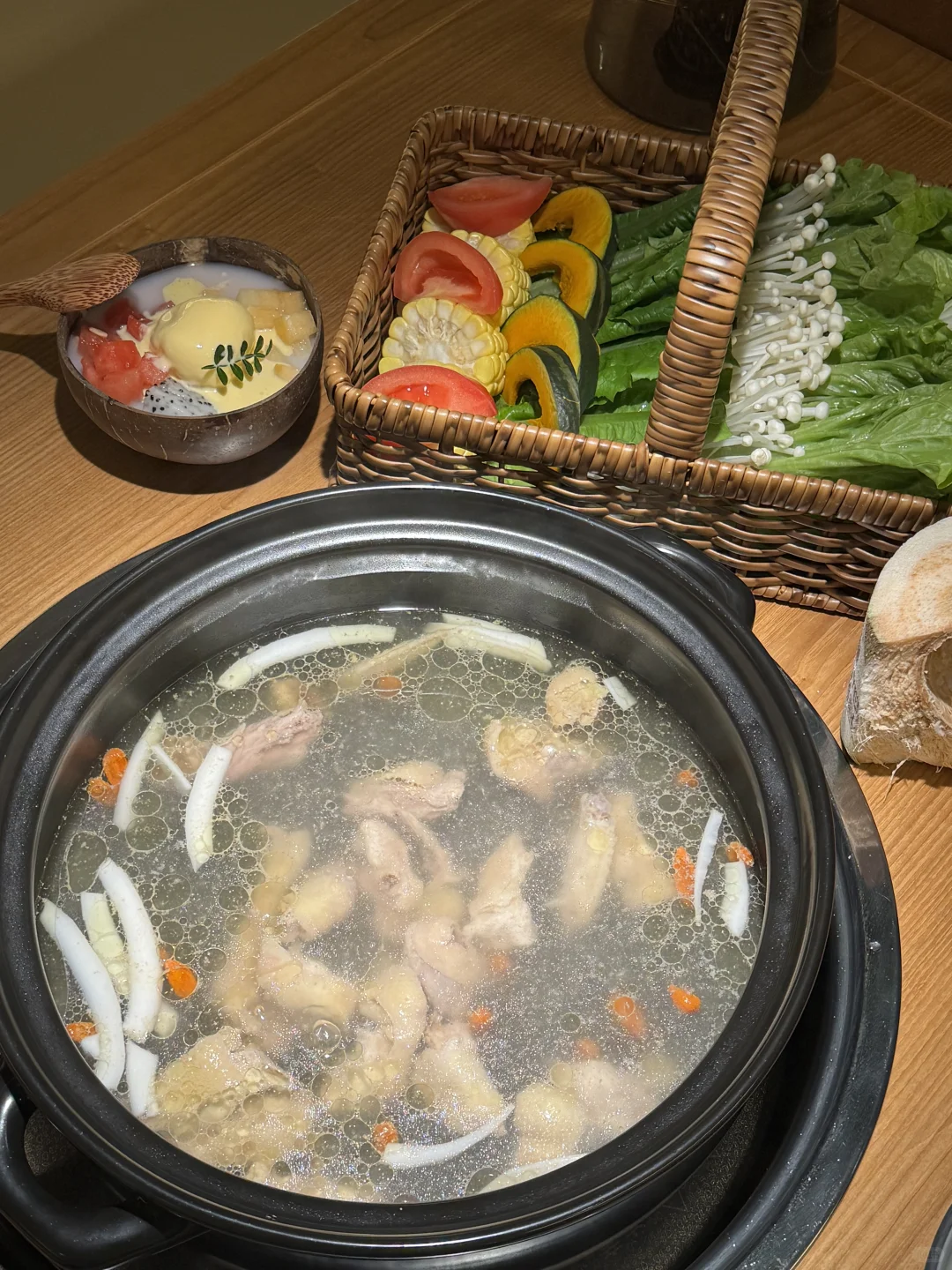 不用去海南也能在邢台吃上正宗椰子鸡火锅了