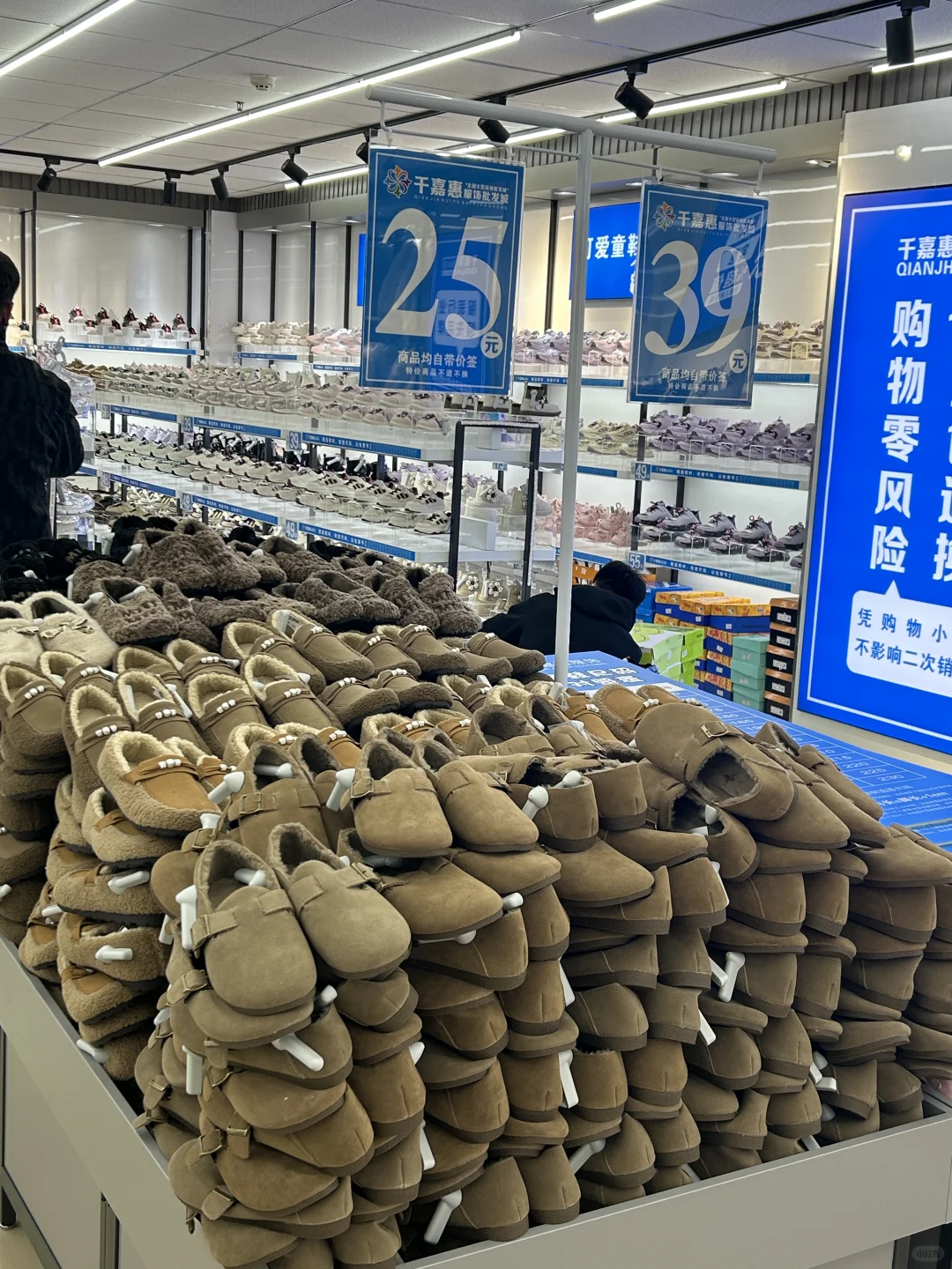 邢台！贫民窟女孩的线下批发市场！