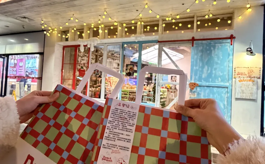 石家庄！街头惊现童话🫅里的小屋……