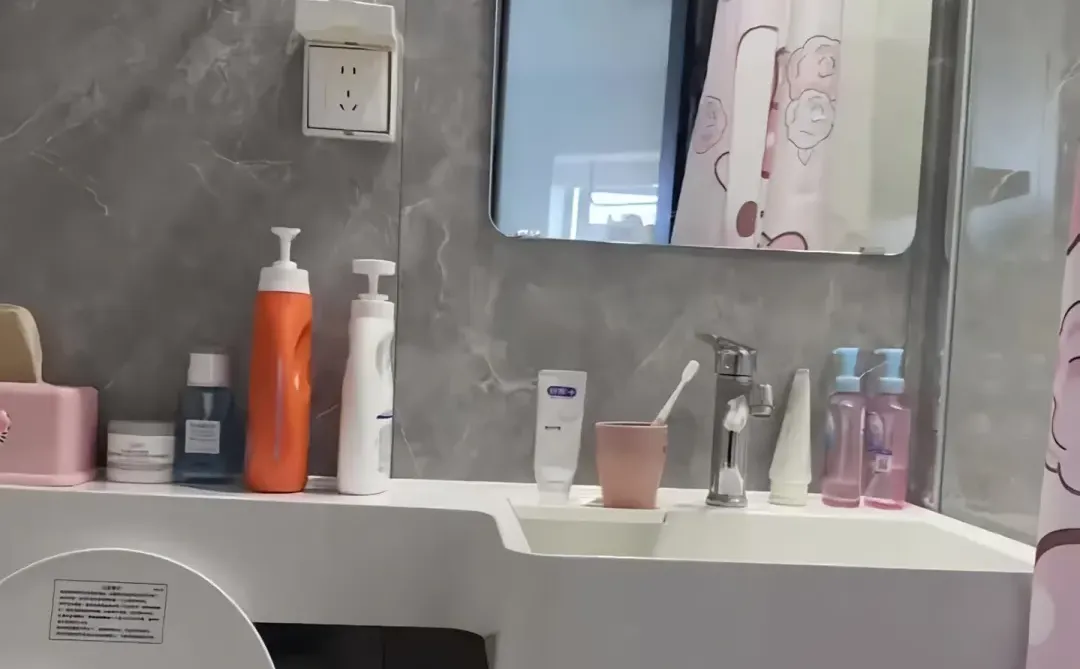 个人转租，着急回家，无中介费，感兴趣私聊