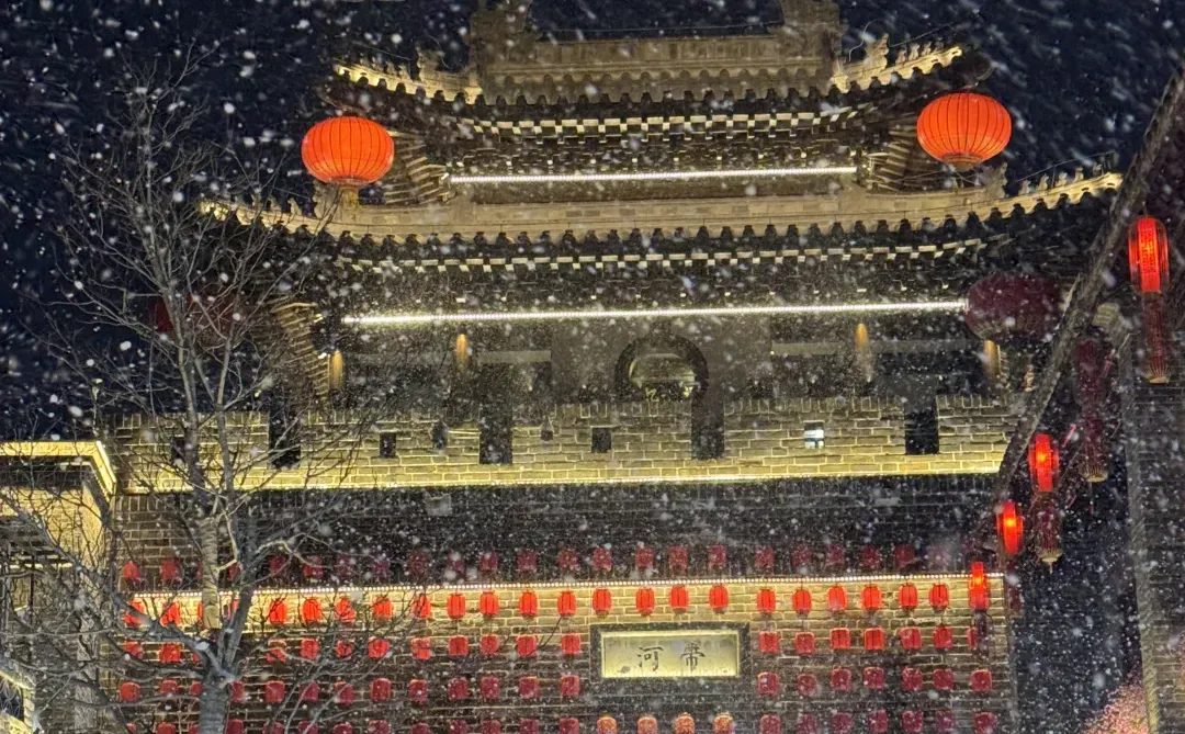 雪花纷飞的邯郸道历史文化街区