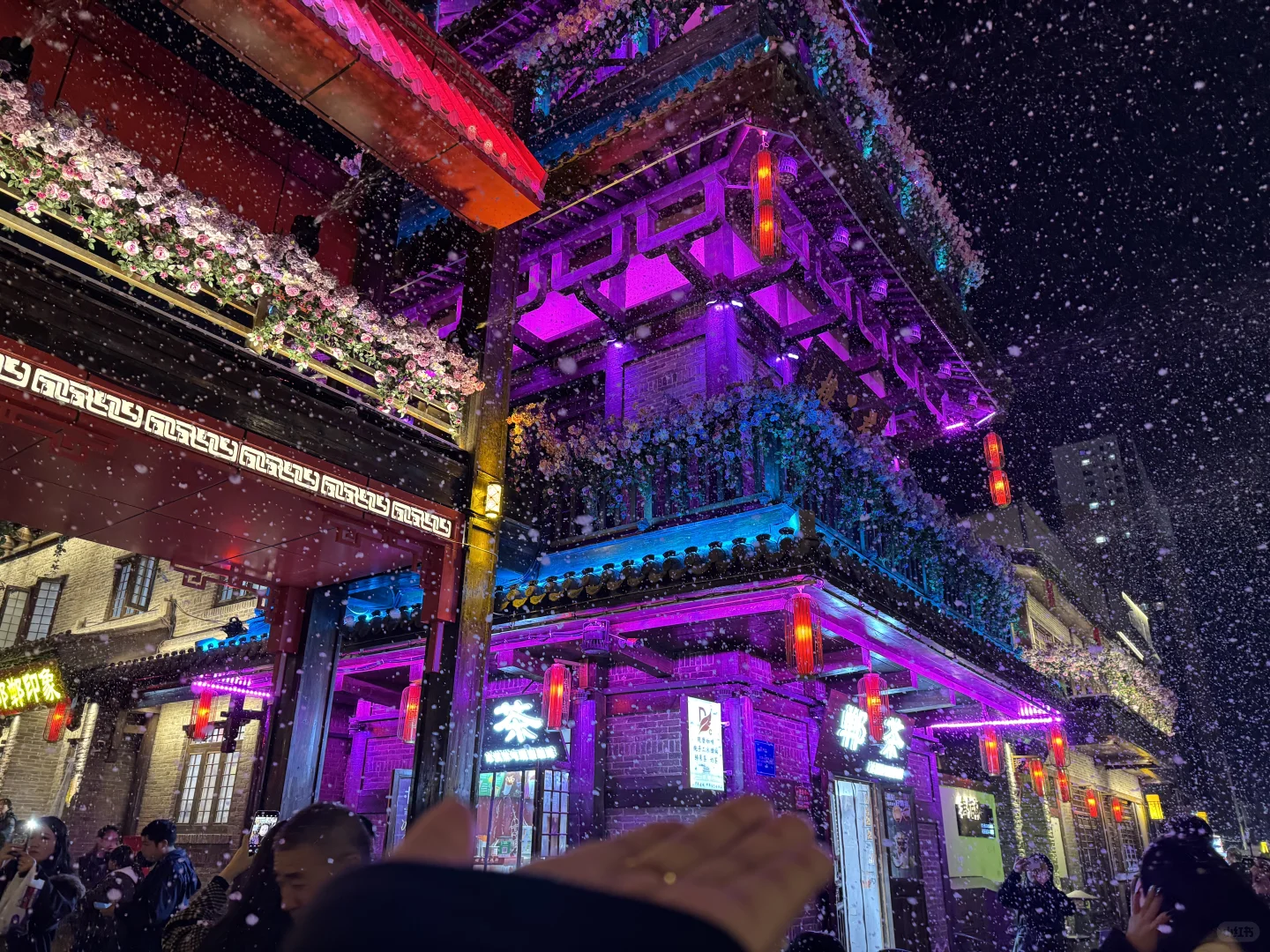 雪花纷飞的邯郸道历史文化街区