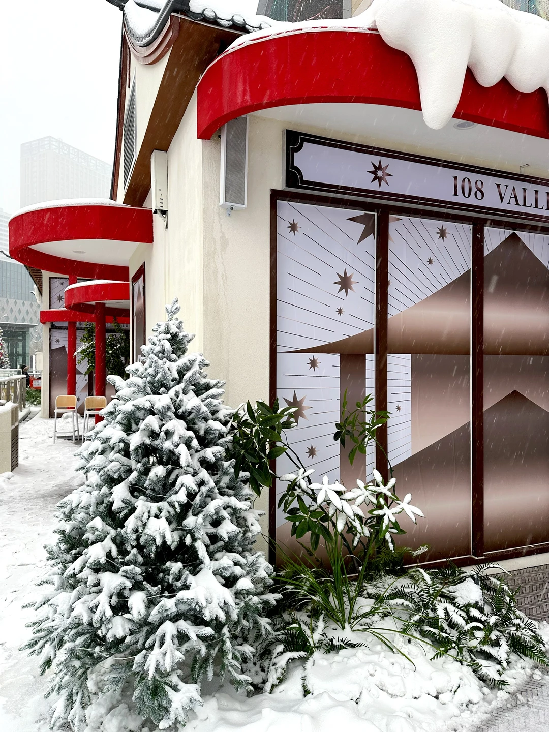 雪中的石家庄万象城美爆了！