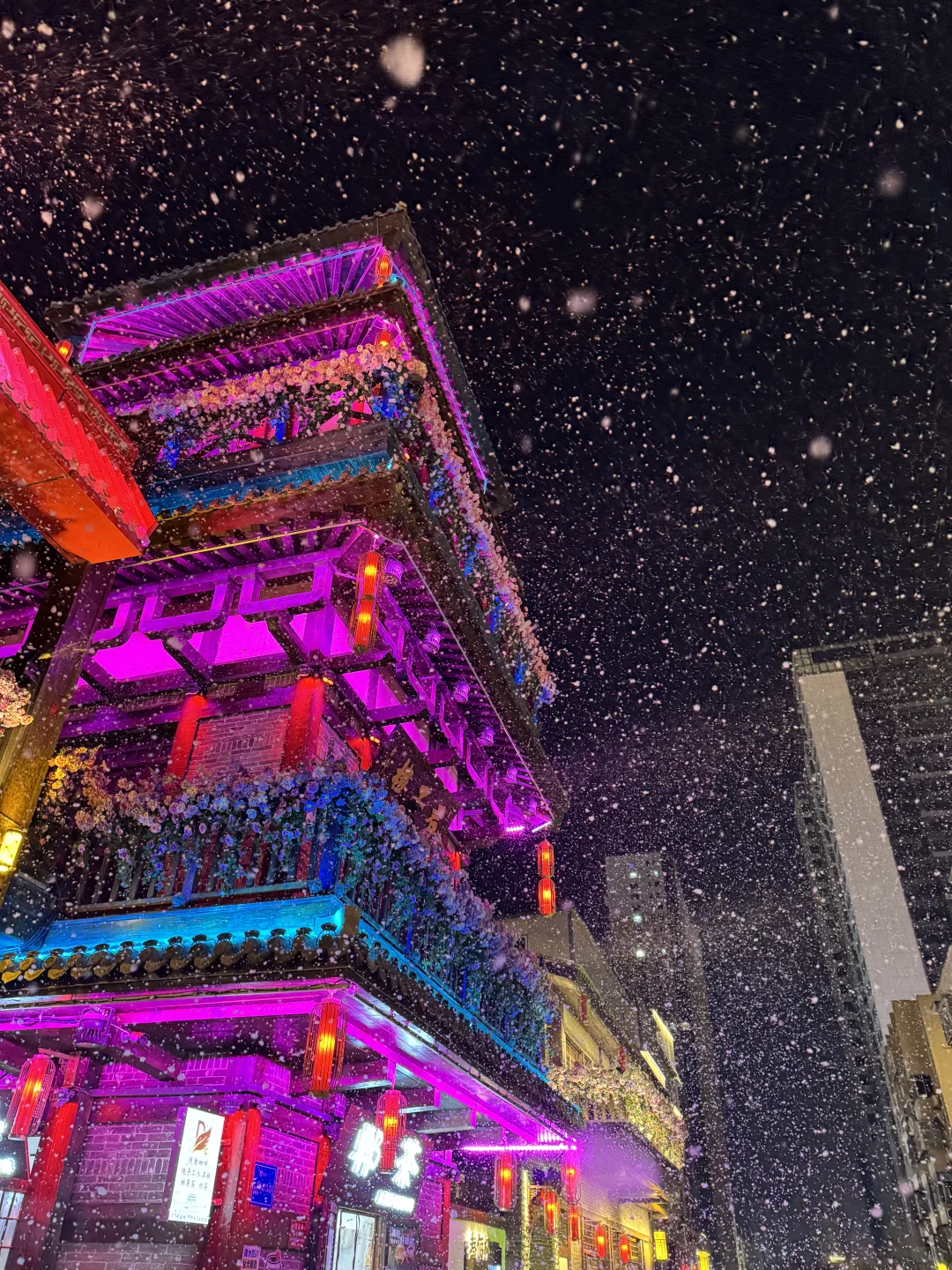 雪花纷飞的邯郸道历史文化街区