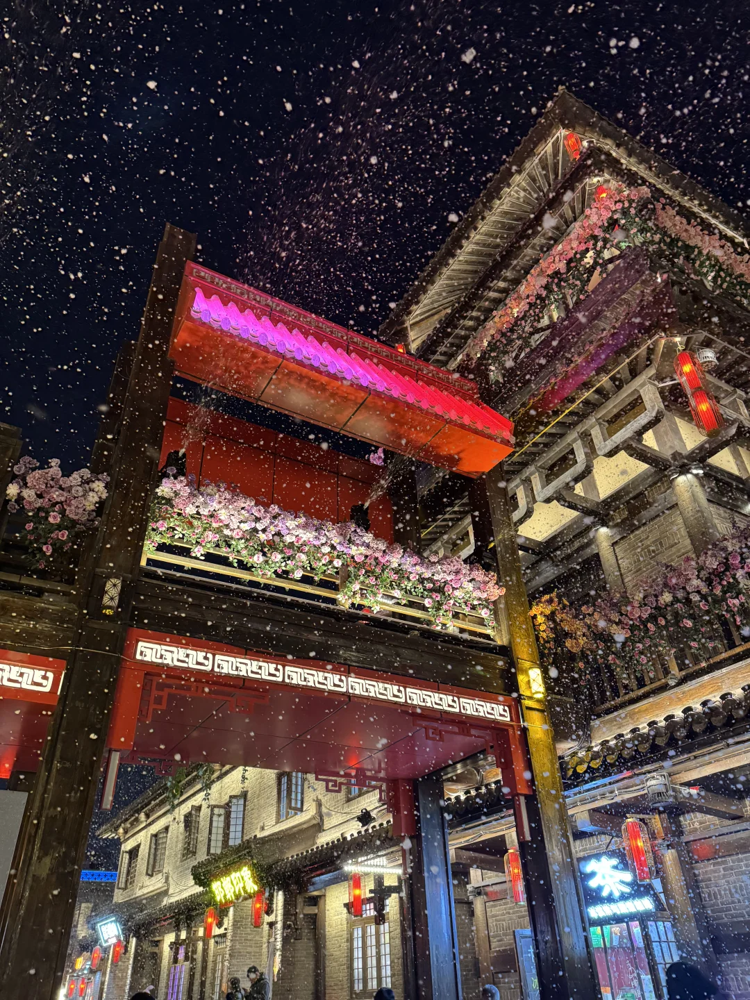 雪花纷飞的邯郸道历史文化街区