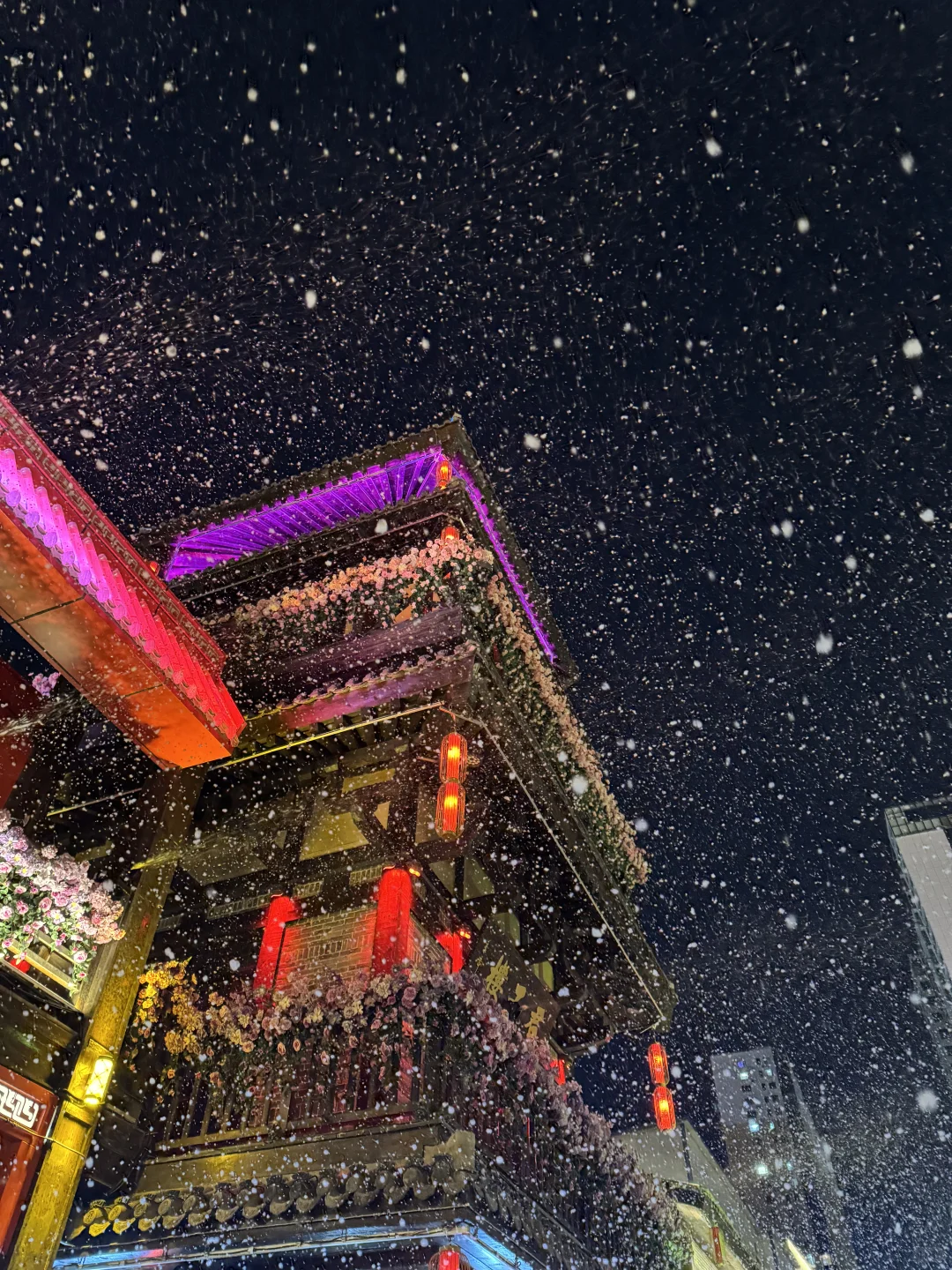 雪花纷飞的邯郸道历史文化街区