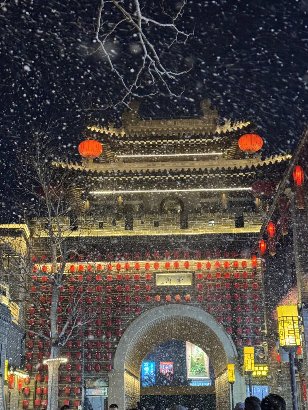 雪花纷飞的邯郸道历史文化街区