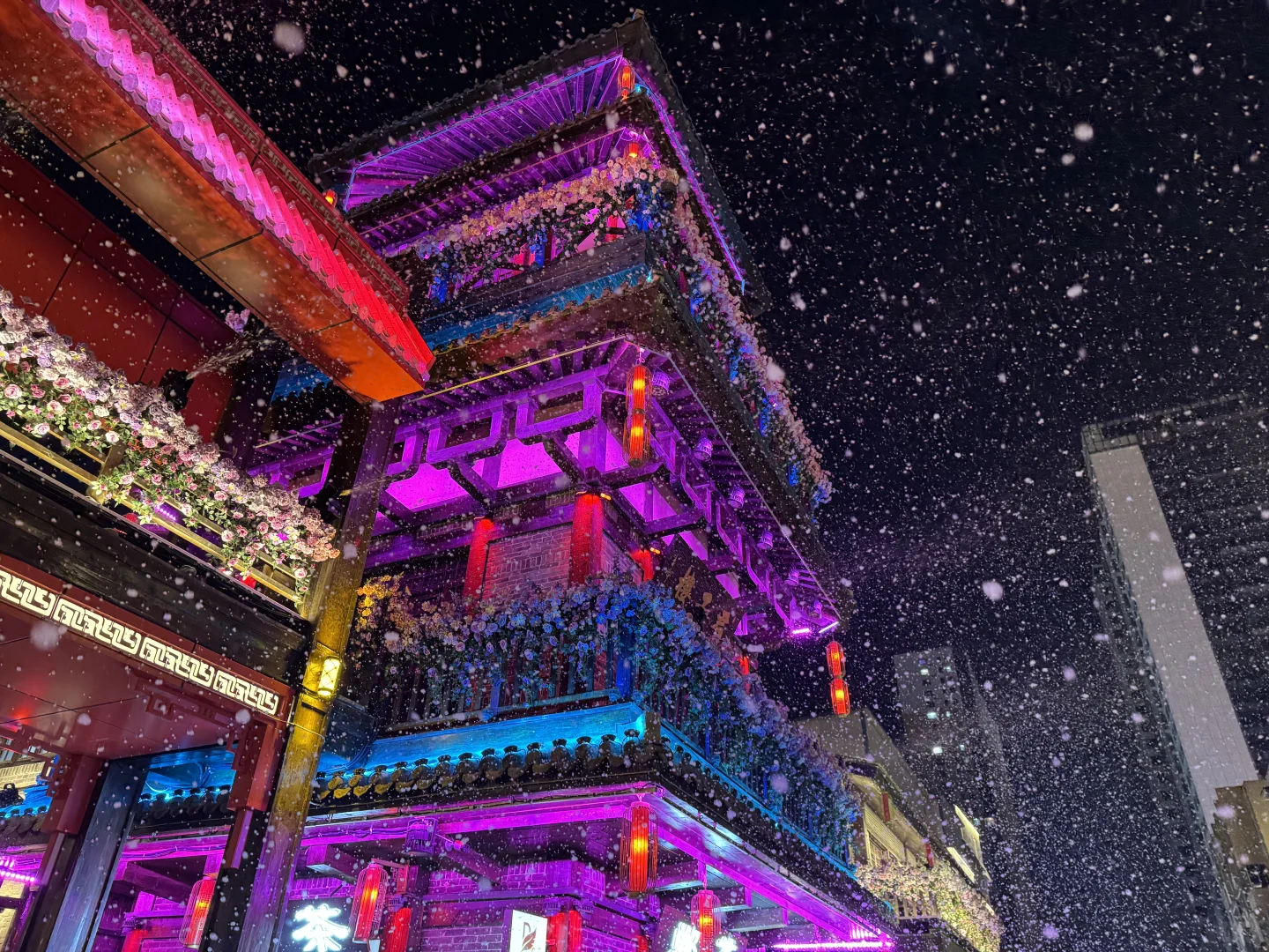 雪花纷飞的邯郸道历史文化街区