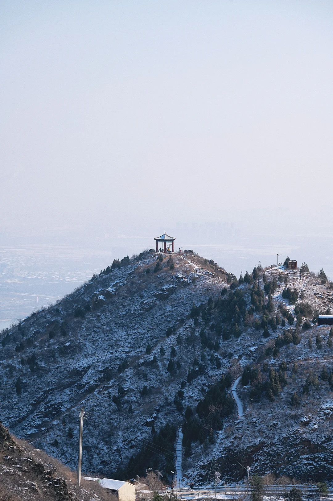 雪后的石家庄西山