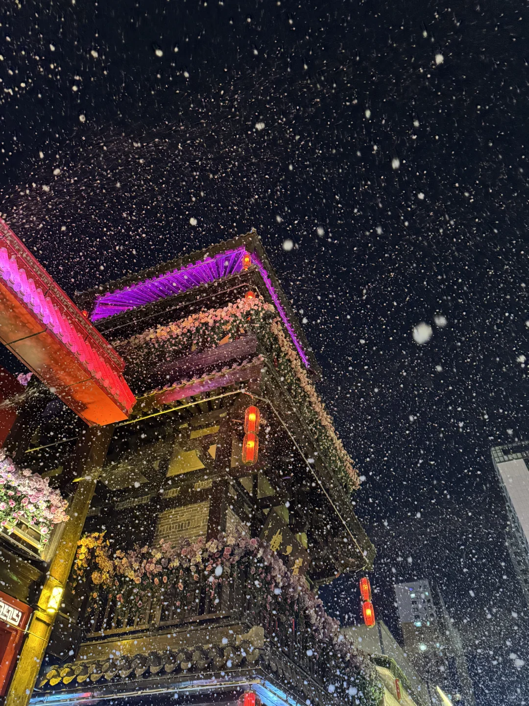 雪花纷飞的邯郸道历史文化街区