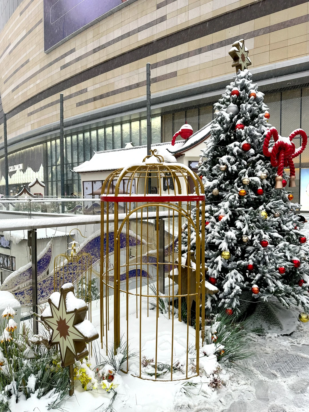 雪中的石家庄万象城美爆了！