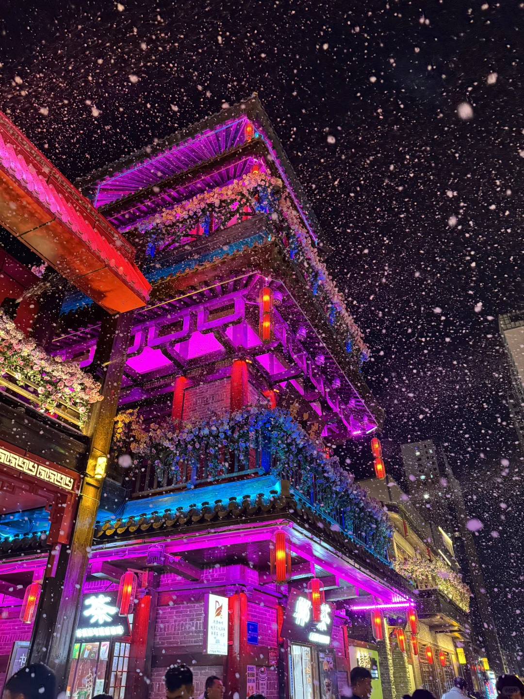 雪花纷飞的邯郸道历史文化街区