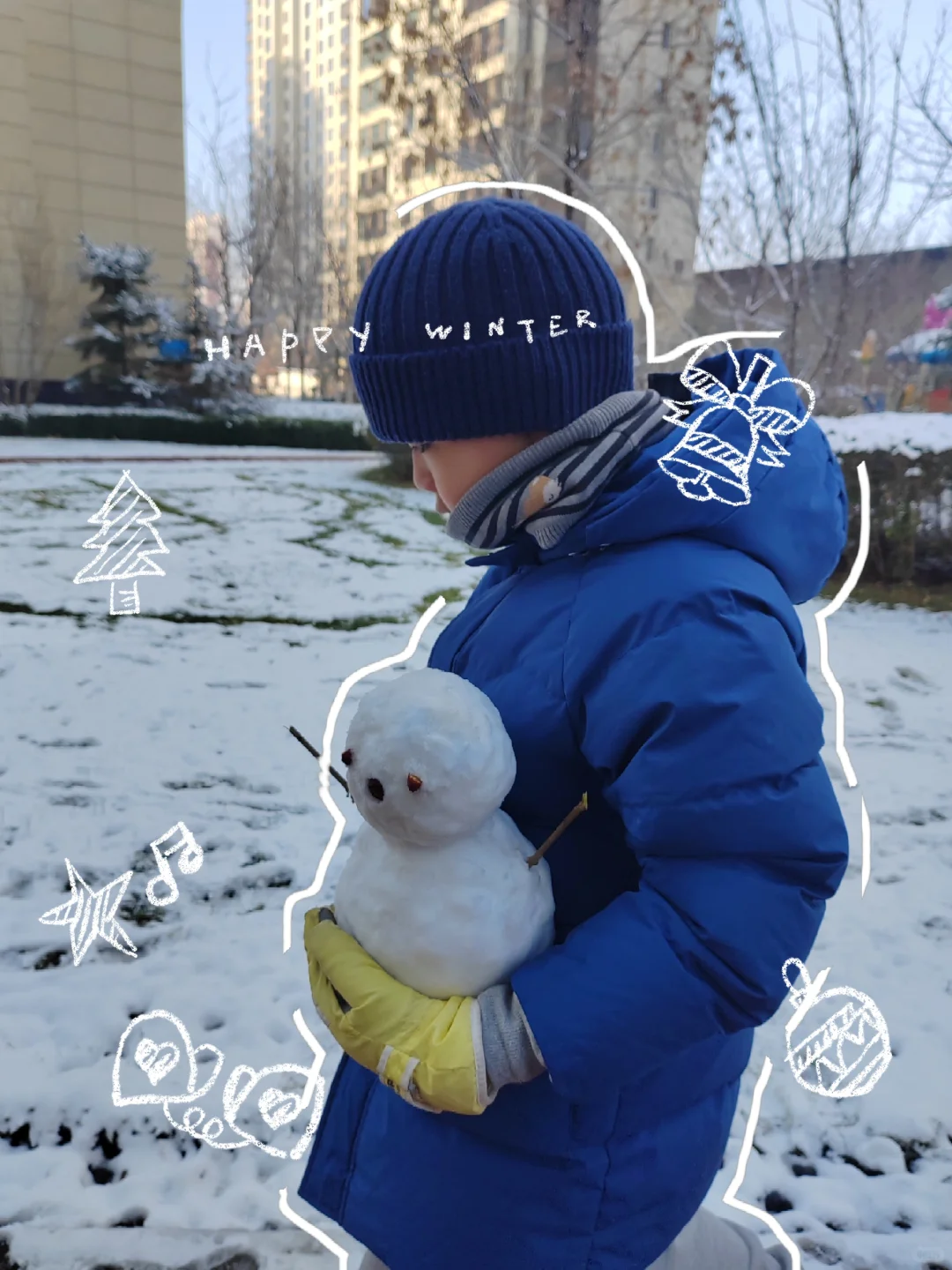 把小朋友藏进雪里，就会变出一个小雪人