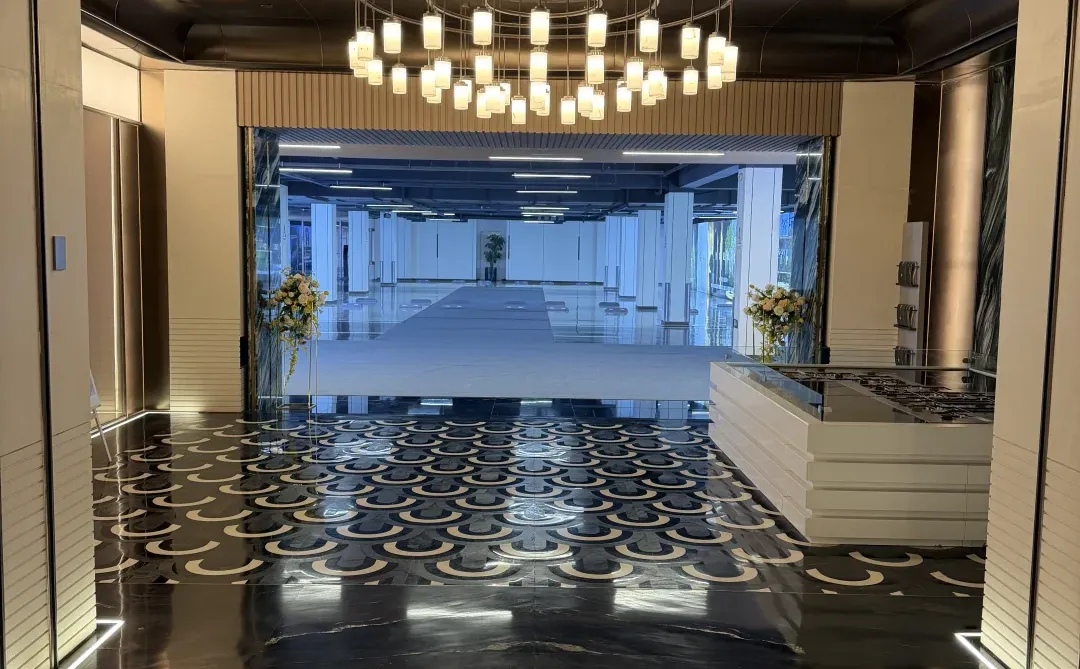 在石家庄，也算一只脚踏入富人区了……