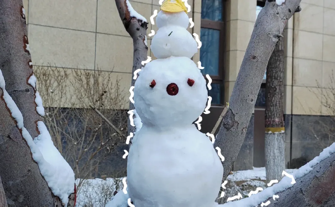 把小朋友藏进雪里，就会变出一个小雪人