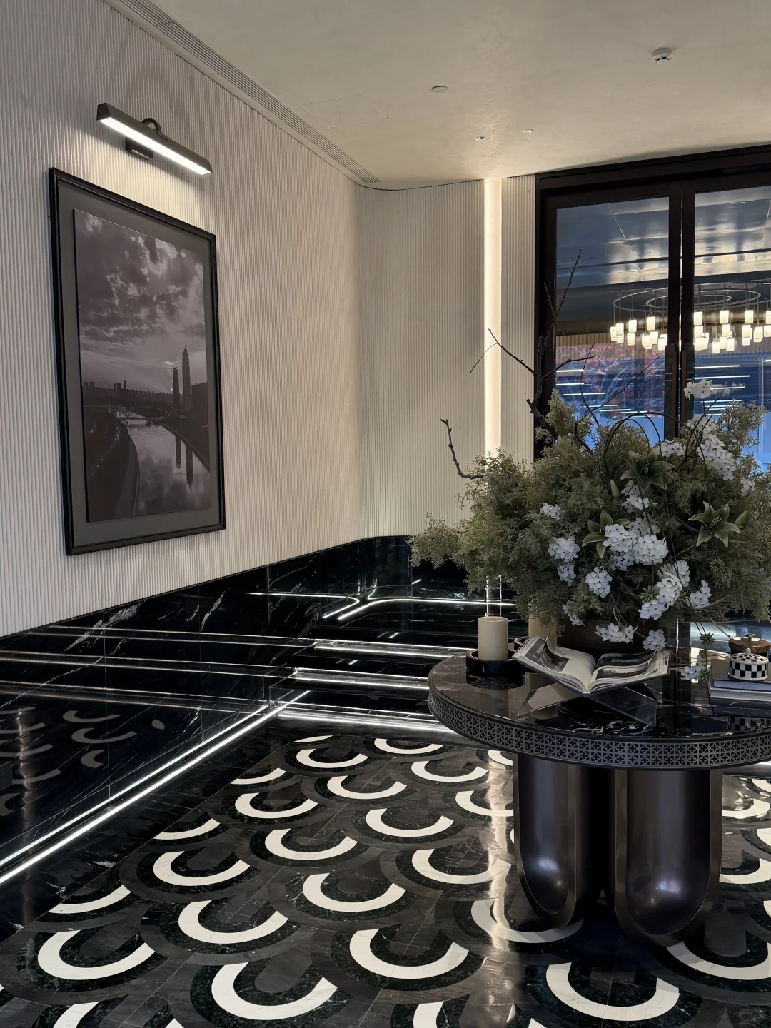 在石家庄，也算一只脚踏入富人区了……