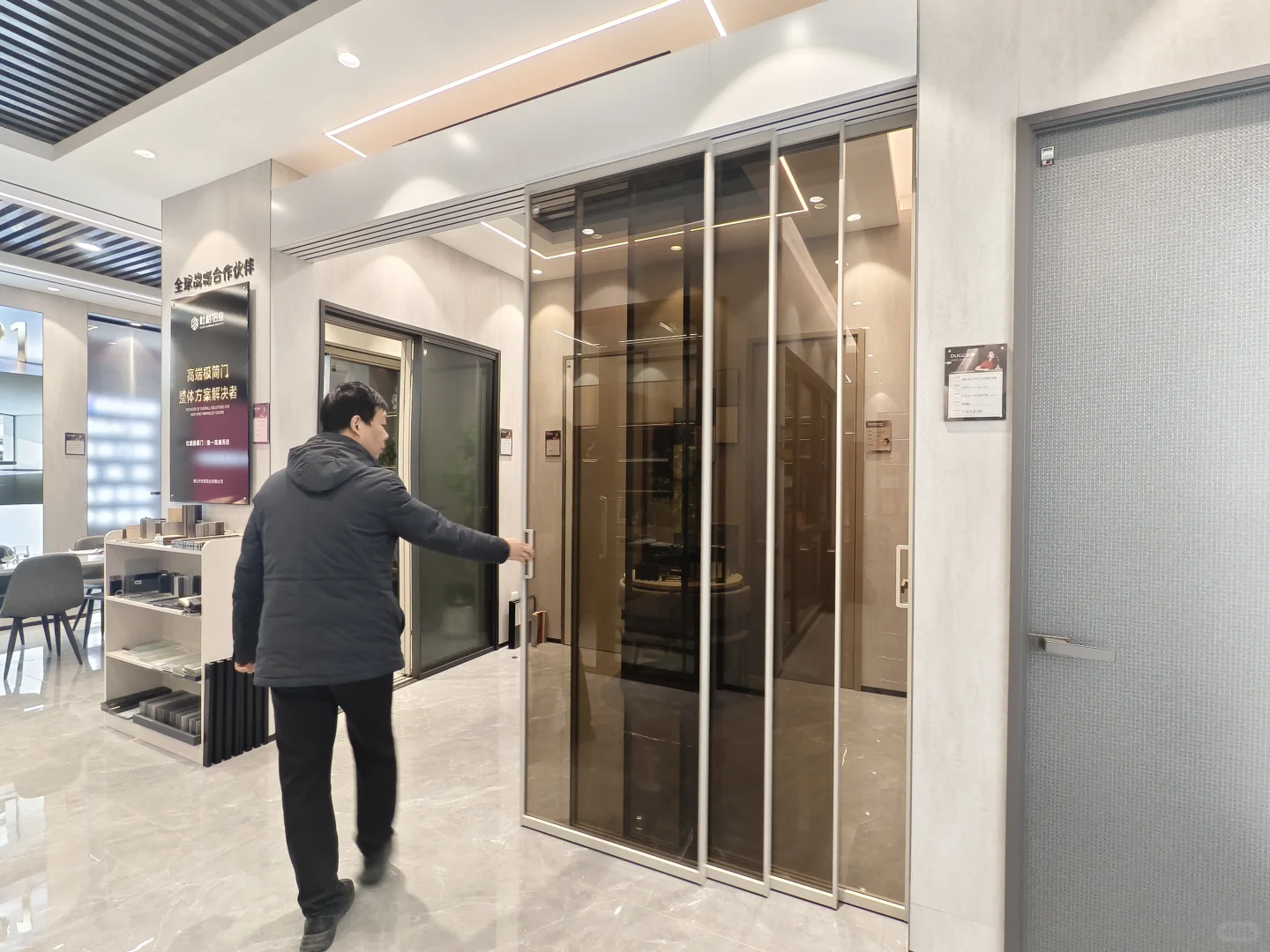 石家庄厨房装修完美系统推拉门封神！