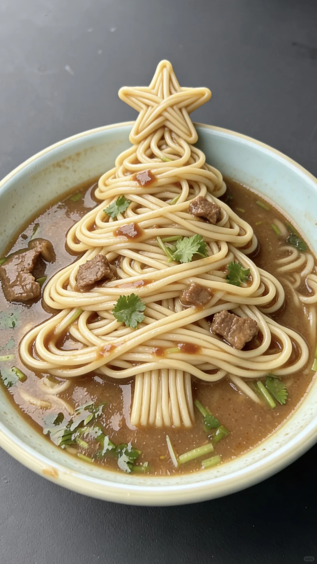 邯郸人有自己的南沿村料理圣诞树！