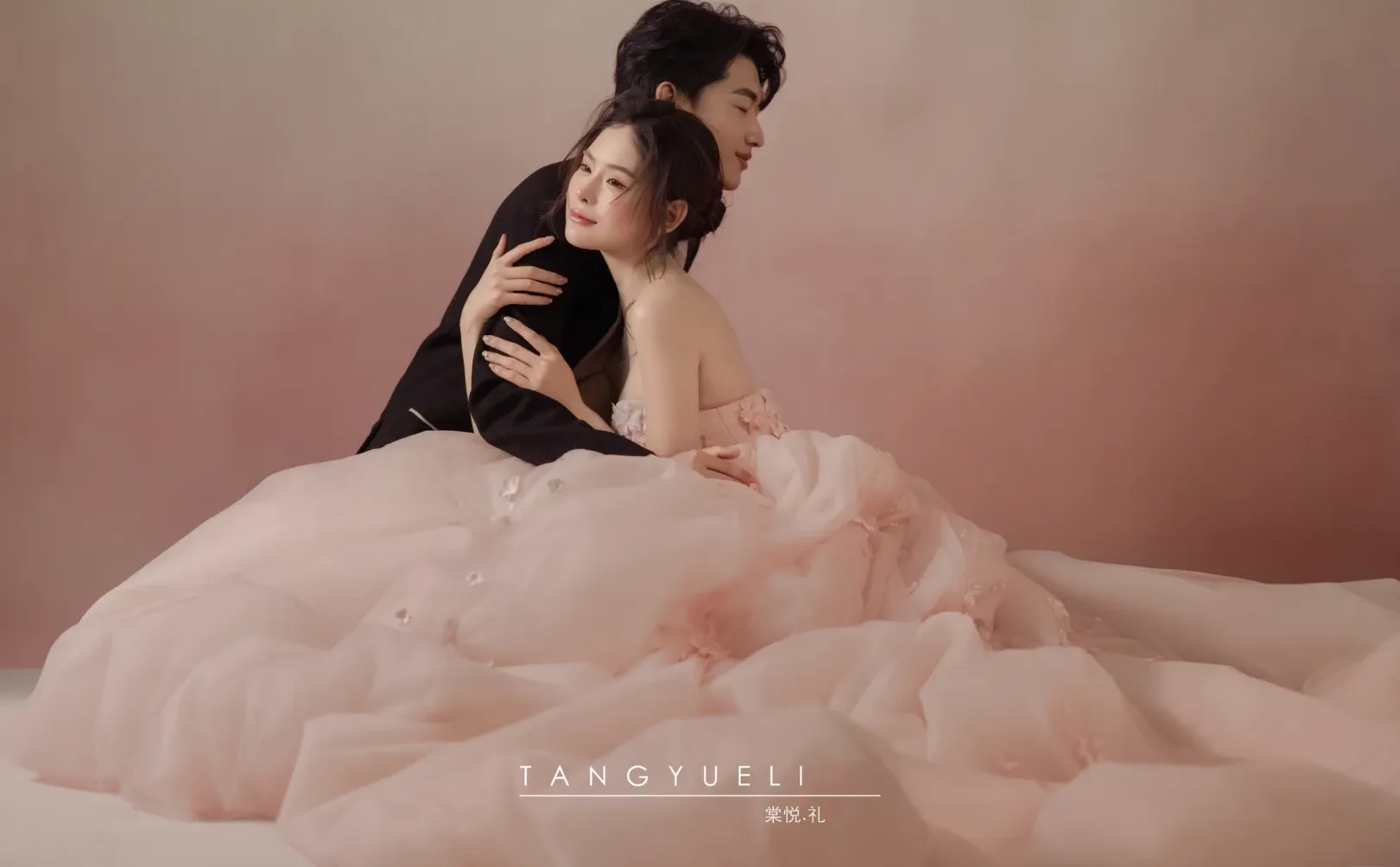 美神降临❗少女感爆棚的粉色系🌸油画婚纱照