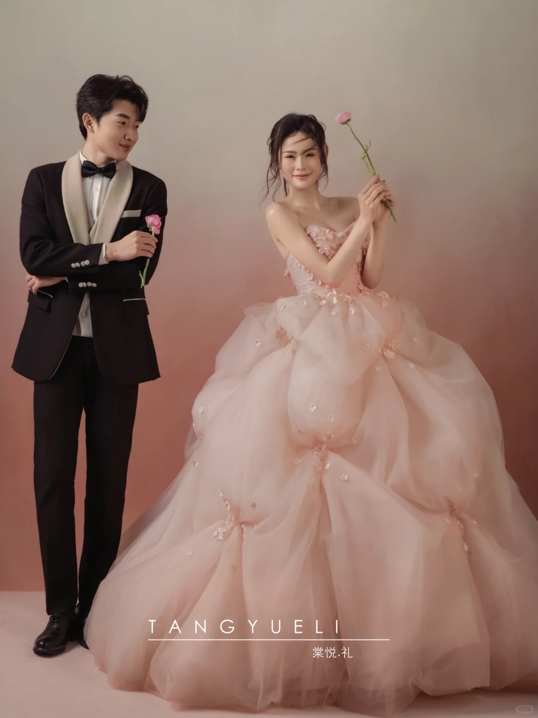 美神降临❗少女感爆棚的粉色系🌸油画婚纱照