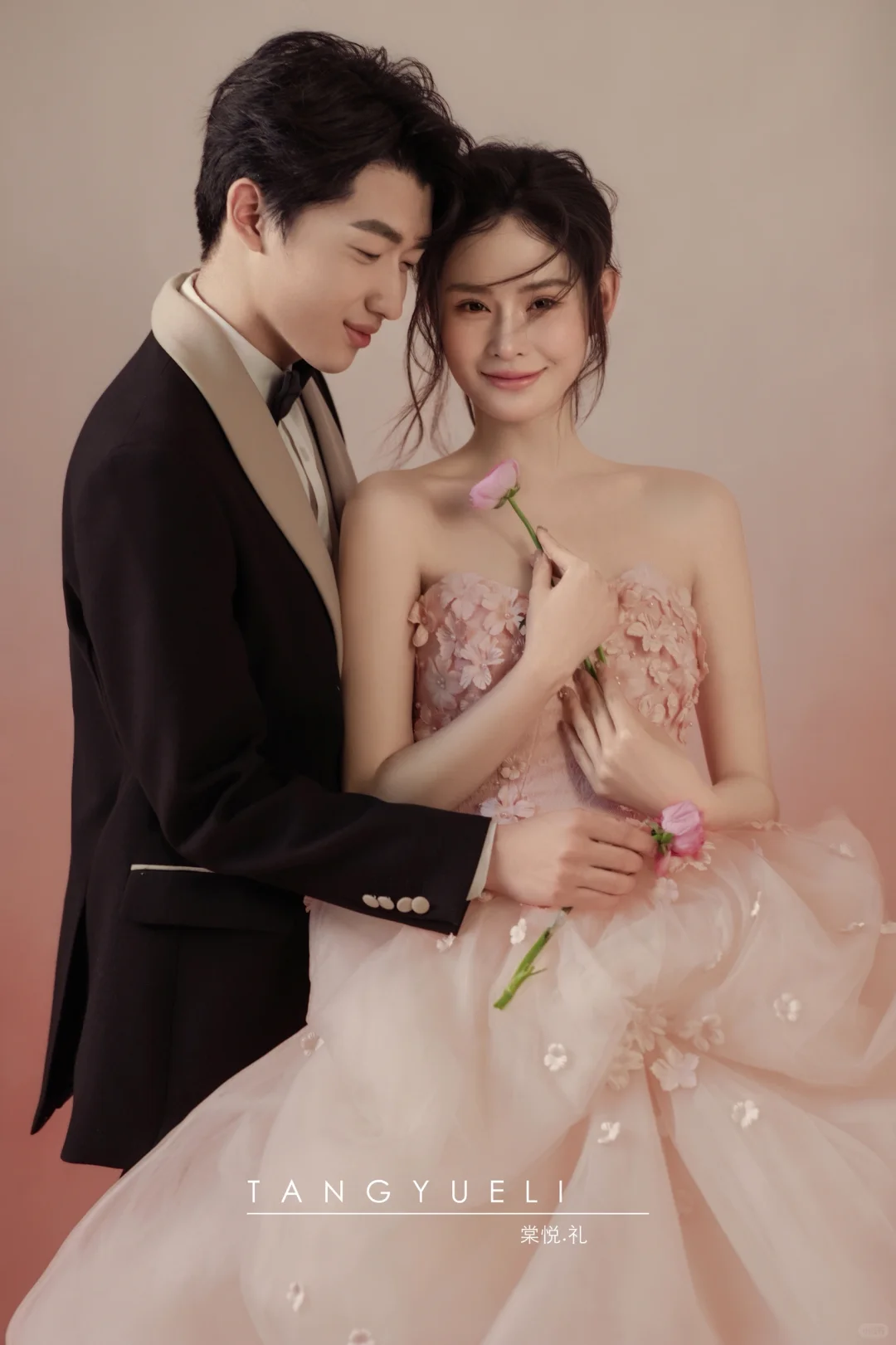 美神降临❗少女感爆棚的粉色系🌸油画婚纱照