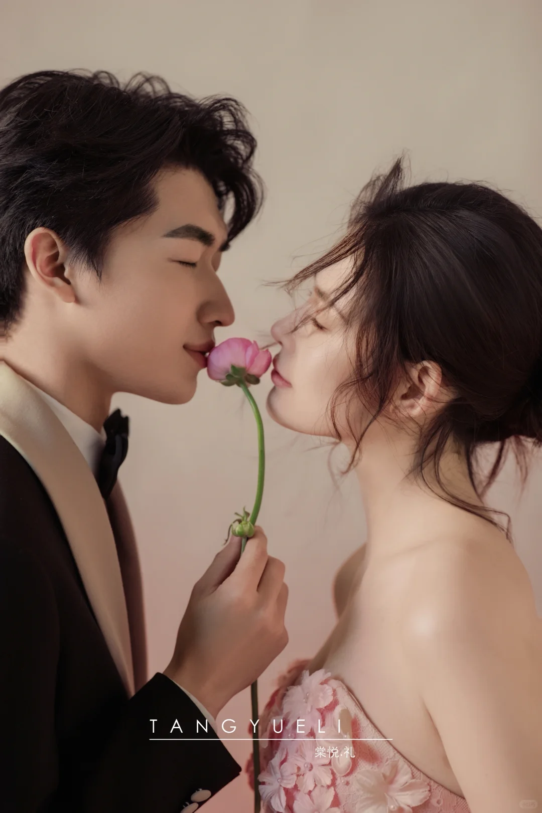 美神降临❗少女感爆棚的粉色系🌸油画婚纱照