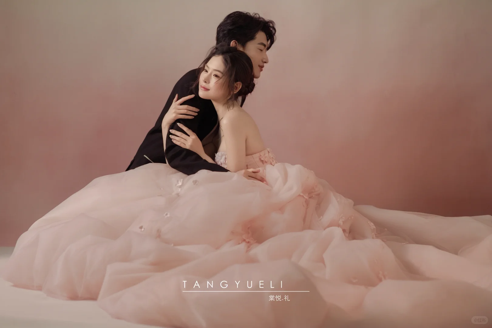 美神降临❗少女感爆棚的粉色系🌸油画婚纱照